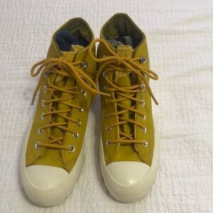 Converse Chuck Taylor Women’s All-Star Gore-Tex leather high top sneakers.Size 7